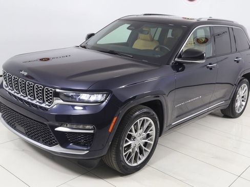 Used 2023 Jeep Grand Cherokee Summit w/ Luxury Tech Group V image 26