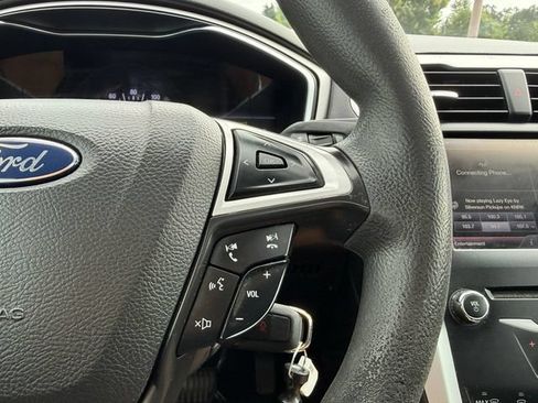 Used 2013 Ford Fusion SE FWD image 19