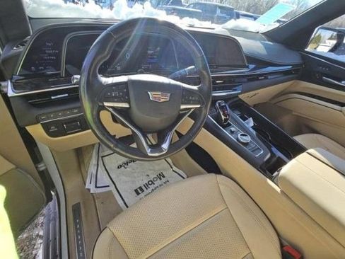 Used 2024 Cadillac Escalade ESV Premium Luxury w/ Performance Package image 4