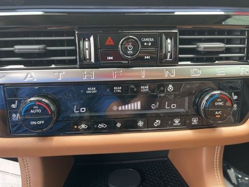 New 2026 Nissan Pathfinder Platinum FWD image 17