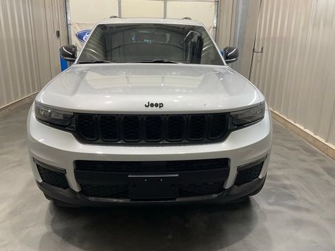 Used 2023 Jeep Grand Cherokee L Limited w/ Black Appearance Package AWD/4WD image 5