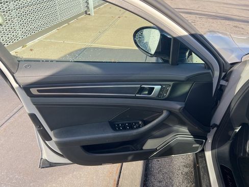 Used 2023 Porsche Panamera 4 Platinum Edition image 53