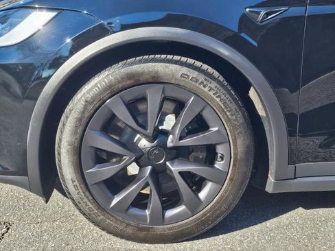 Used 2023 Tesla Model X image 17