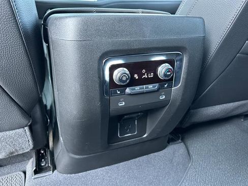 Used 2024 GMC Yukon XL Denali image 32