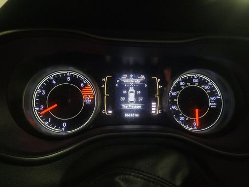 Used 2020 Jeep Cherokee Latitude Plus FWD image 23