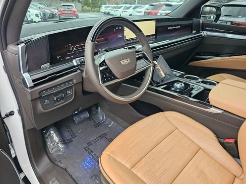 Used 2025 Cadillac Escalade Premium Luxury w/ Touring Package image 19