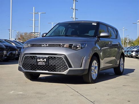 New 2025 Kia Soul LX image 2