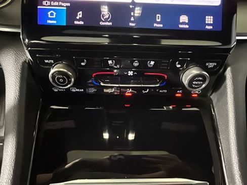 Used 2023 Jeep Grand Cherokee Overland w/ Luxury Tech Group IV AWD/4WD image 22