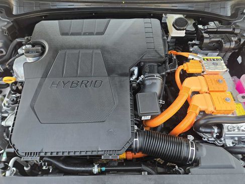 Certified 2025 Hyundai Elantra Limited FWD image 30