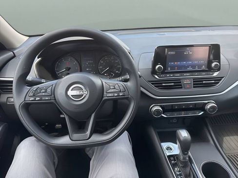 Used 2024 Nissan Altima 2.5 S FWD image 11