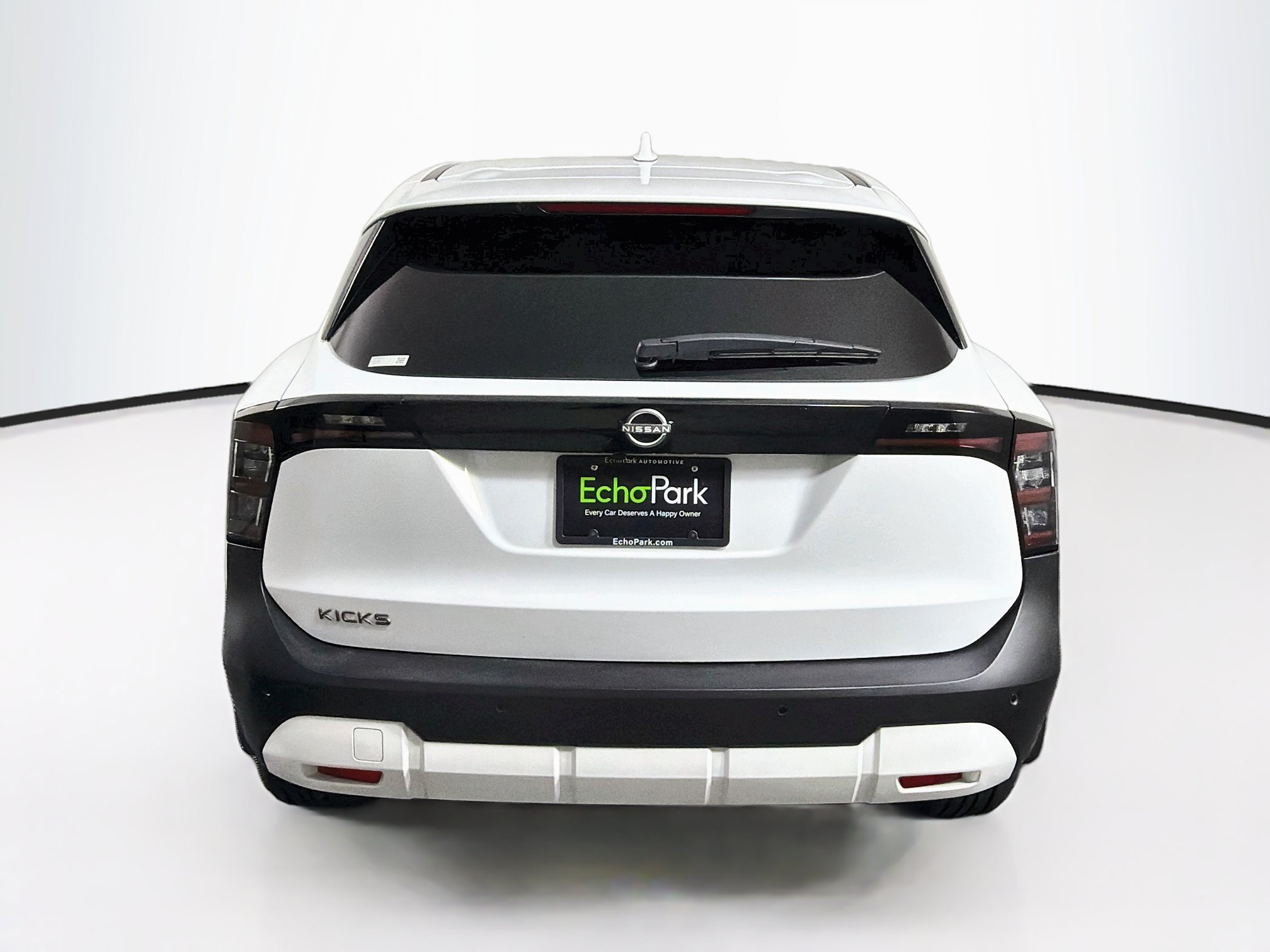 Used 2025 Nissan Kicks SV w/ Charging Package FWD image 7