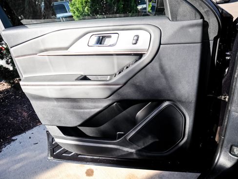 Used 2025 Ford Explorer Active w/ Active Comfort Package AWD/4WD image 14