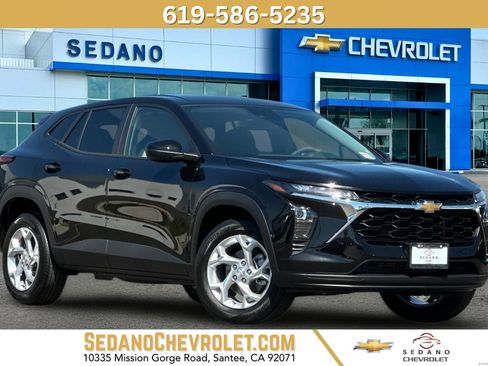 New 2026 Chevrolet Trax LS w/ LS Convenience Package FWD image 1