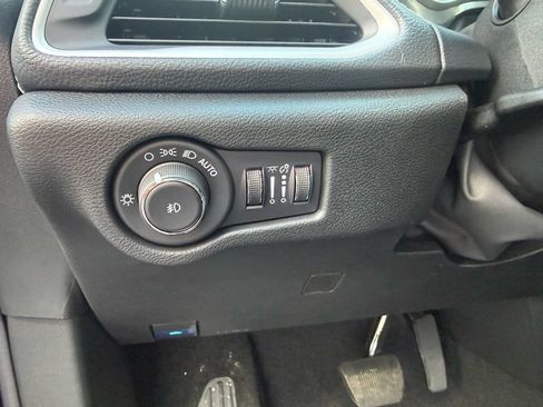 New 2026 Chrysler Pacifica Select FWD image 70