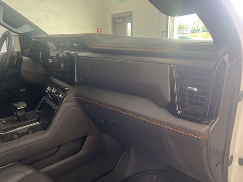Used 2025 GMC Sierra 1500 AT4 w/ AT4 Premium Package AWD/4WD image 36