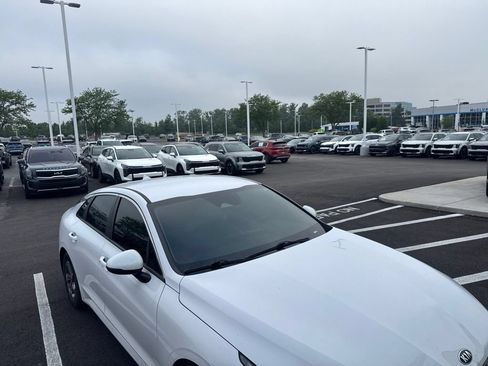 Used 2021 Kia K5 LXS FWD image 3