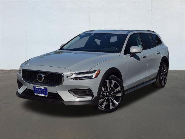 Certified 2025 Volvo V60 B5 Cross Country Ultra AWD/4WD image 1