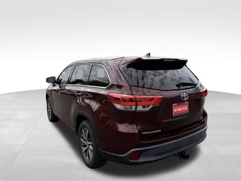 Used 2018 Toyota Highlander XLE FWD image 2