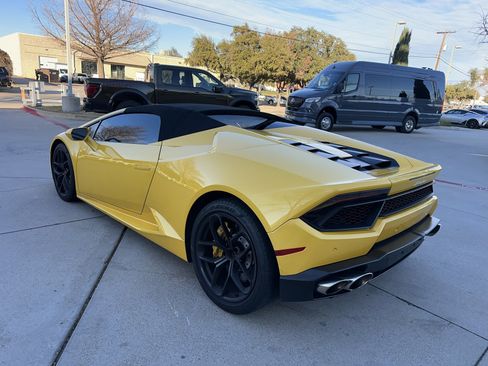Used 2018 Lamborghini Huracan LP 580-2 image 2