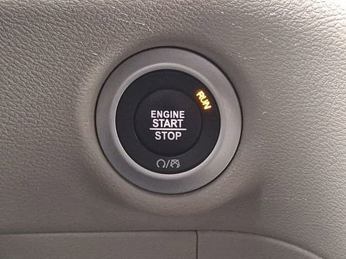 Used 2024 Chrysler Pacifica Touring-L FWD image 23