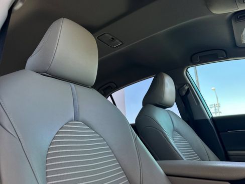 Used 2019 Toyota Camry SE w/ Carpet Mat Package FWD image 15