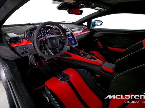 Used 2025 Lamborghini Revuelto AWD/4WD image 13