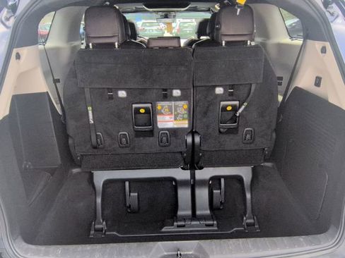 Used 2022 Toyota Sienna Platinum AWD/4WD image 36