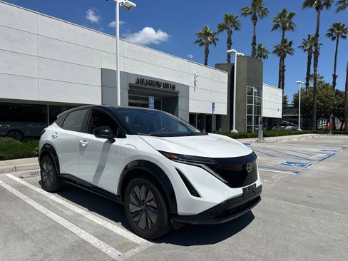 Used 2024 Nissan Ariya AWD image 2