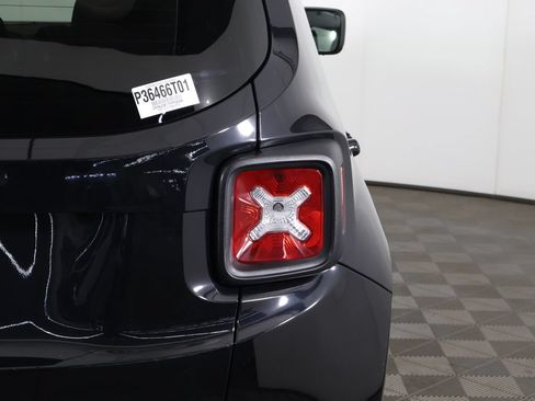 Used 2023 Jeep Renegade Latitude AWD/4WD image 15