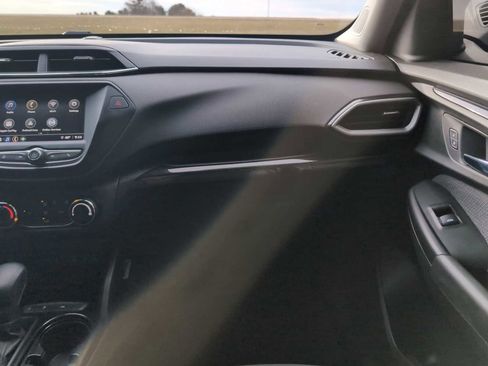 Used 2021 Chevrolet TrailBlazer LS image 27