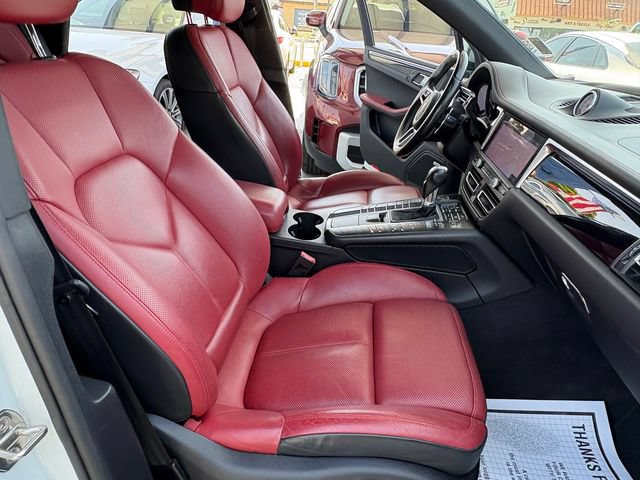 Used 2020 Porsche Macan AWD/4WD image 18