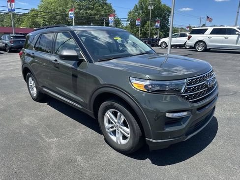 Used 2024 Ford Explorer XLT w/ Equipment Group 202A AWD/4WD image 11