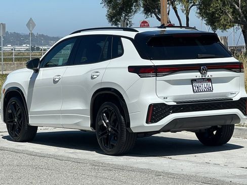 Certified 2026 Volkswagen Tiguan SE R-Line AWD/4WD image 6