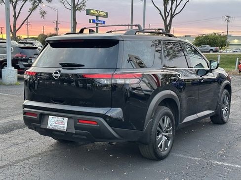 Certified 2023 Nissan Pathfinder SV w/ Black Appearance Package image 4
