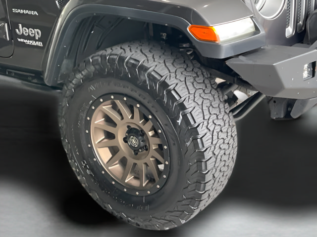 Used 2018 Jeep Wrangler Unlimited Sahara AWD/4WD image 25