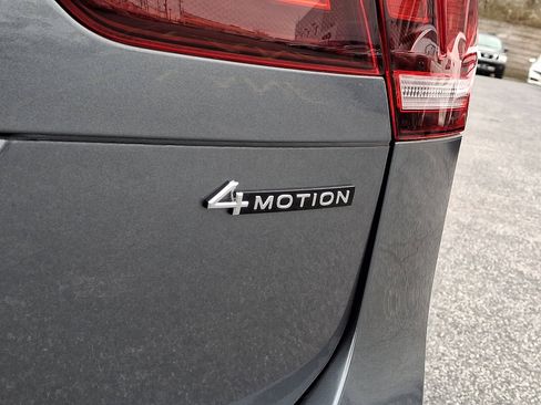 Used 2022 Volkswagen Tiguan SE R-Line image 33