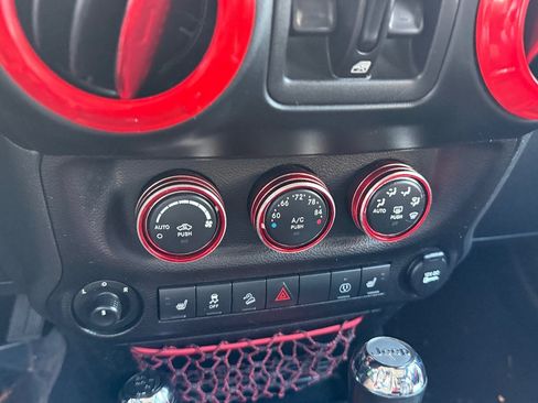 Used 2018 Jeep Wrangler Unlimited Rubicon AWD/4WD image 33