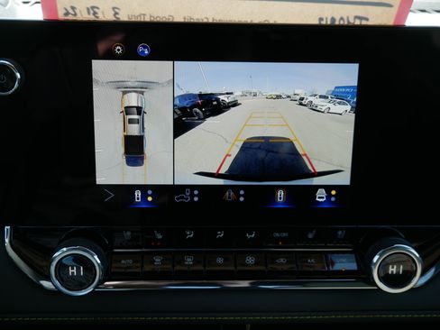 New 2025 Chevrolet Colorado ZR2 w/ Off-Road Front Bumper Package AWD/4WD image 10