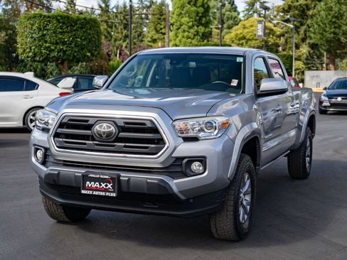 Used 2018 Toyota Tacoma SR5 AWD/4WD image 4