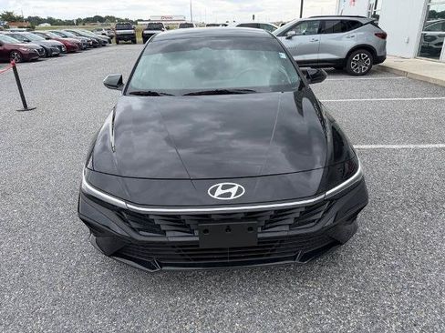 Used 2025 Hyundai Elantra Sport FWD image 3