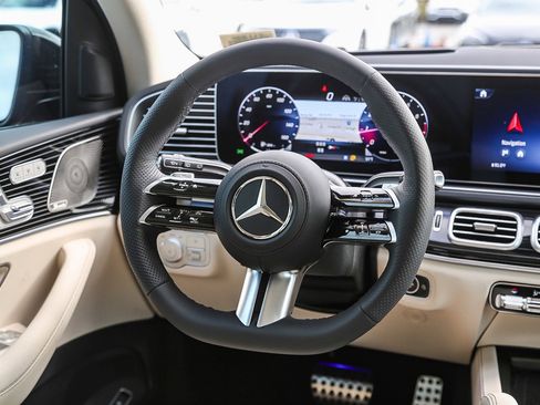 Used 2024 Mercedes-Benz GLS 580 4MATIC image 12