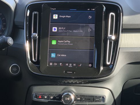 Used 2025 Volvo XC40 B5 Core image 31