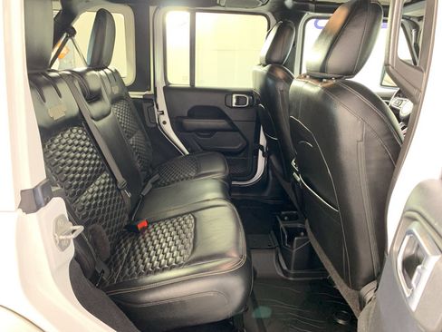 Used 2019 Jeep Wrangler Unlimited Sahara AWD/4WD image 37