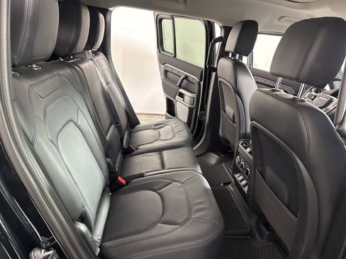 Used 2023 Land Rover Defender 130 S image 24