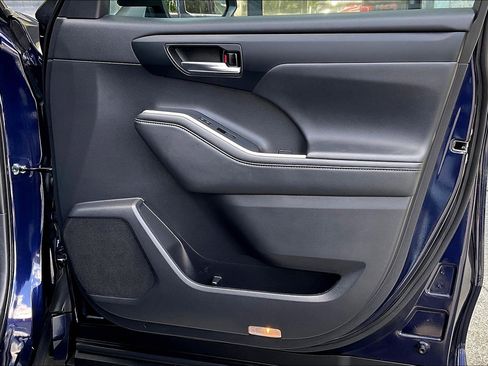 Used 2022 Toyota Highlander XLE image 24