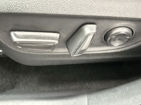 Used 2025 Toyota Grand Highlander AWD image 21