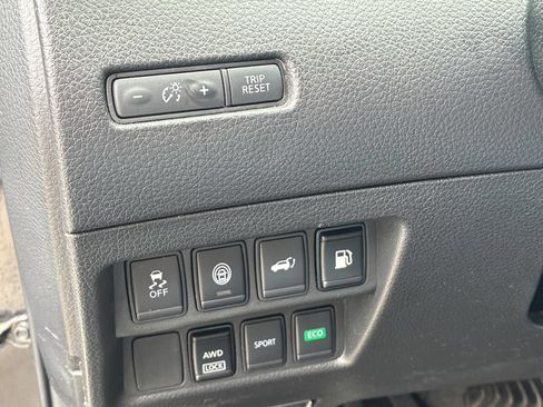 Used 2020 Nissan Rogue SV AWD/4WD image 17