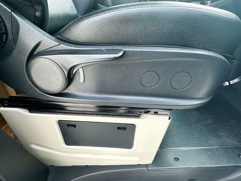 Used 2019 Freightliner Sprinter 144 RWD image 23