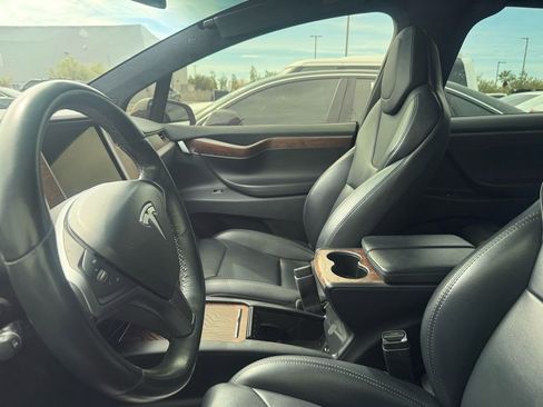 Used 2018 Tesla Model X 75D image 3