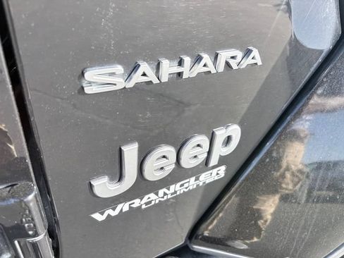 Used 2019 Jeep Wrangler Unlimited Sahara AWD/4WD image 26